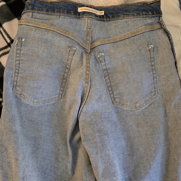 Levi's Classic Blue Jeans - Picture 10 of 13